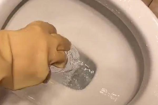 马桶上水阀漏水怎样维修
